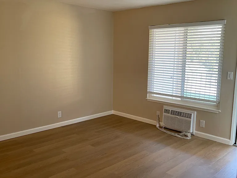 105 Wilbur Ave #8 — Photo 5
