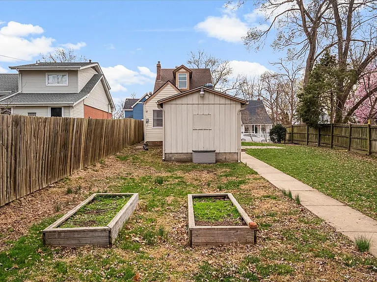 1003 N Benton Ave — Photo 20