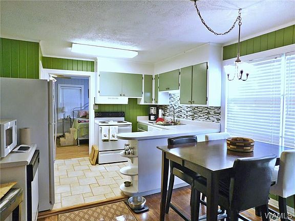 3rd image of 3803 26th Ave E