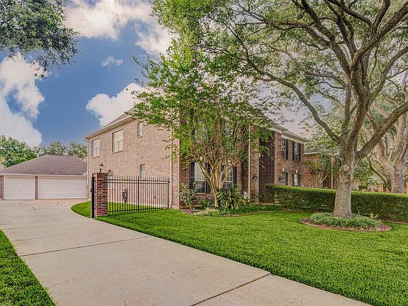 4th image of 2106 Shade Crest Dr