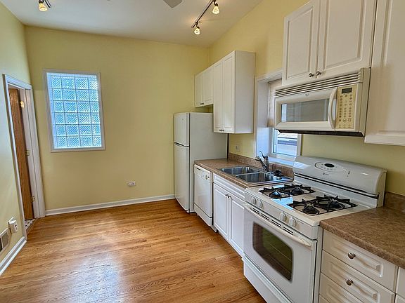 2nd image of 2918 S Poplar Ave #R