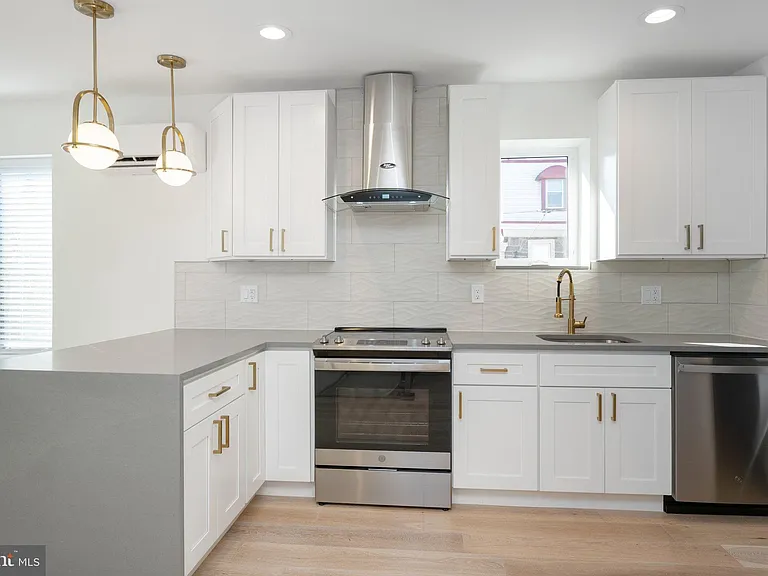 2517 Cedar St #2 — Photo 1