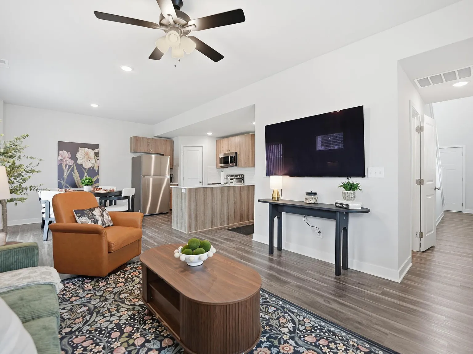 Barry West Townhomes — Photo 4