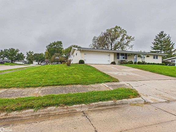 3rd image of 23 Michelle Dr