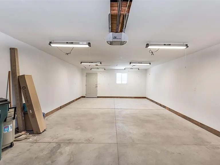 718 N Altadena Ave — Photo 15