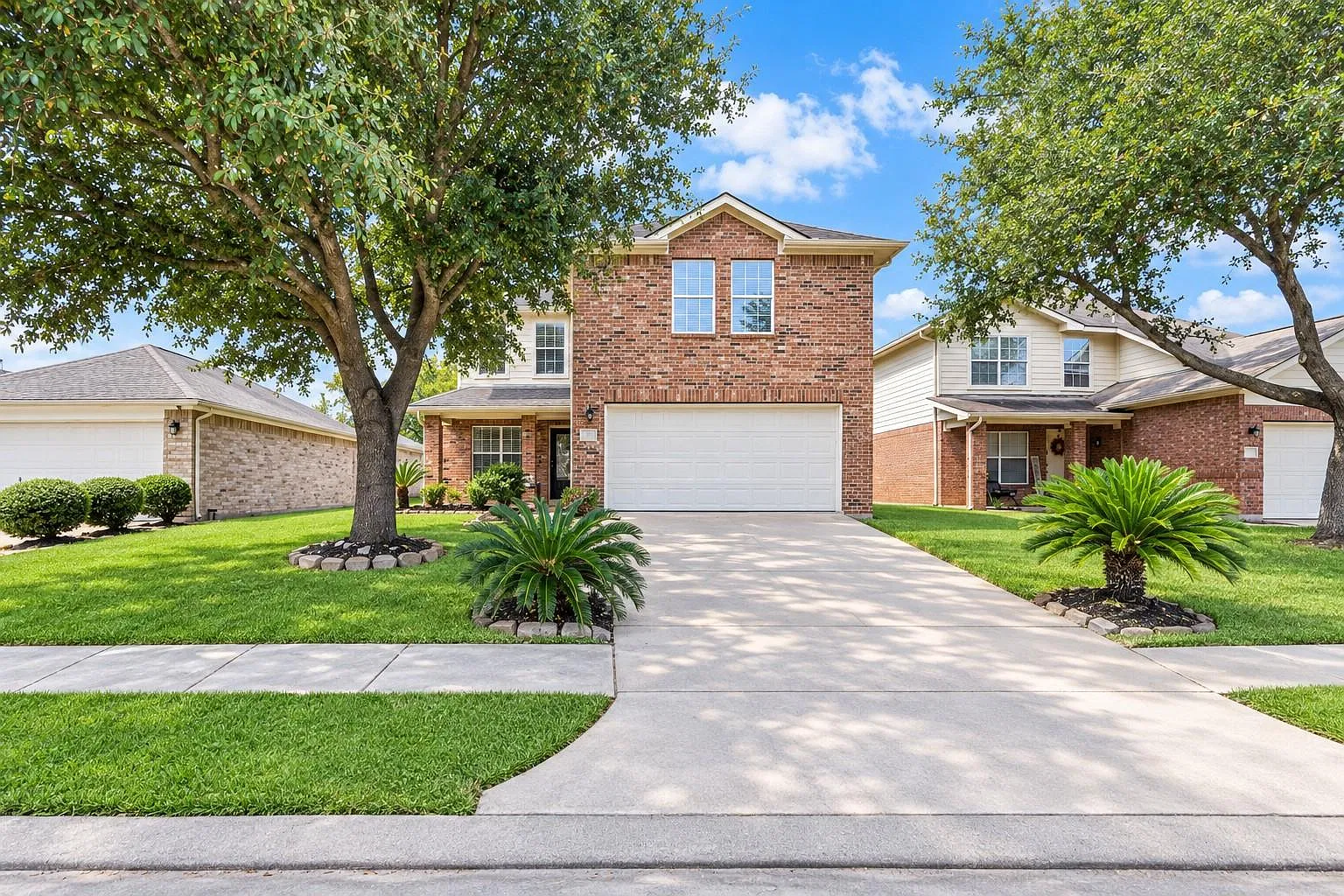 4 bed, 2.5 bath, 2086 sqft, $2,200 — Photo 3