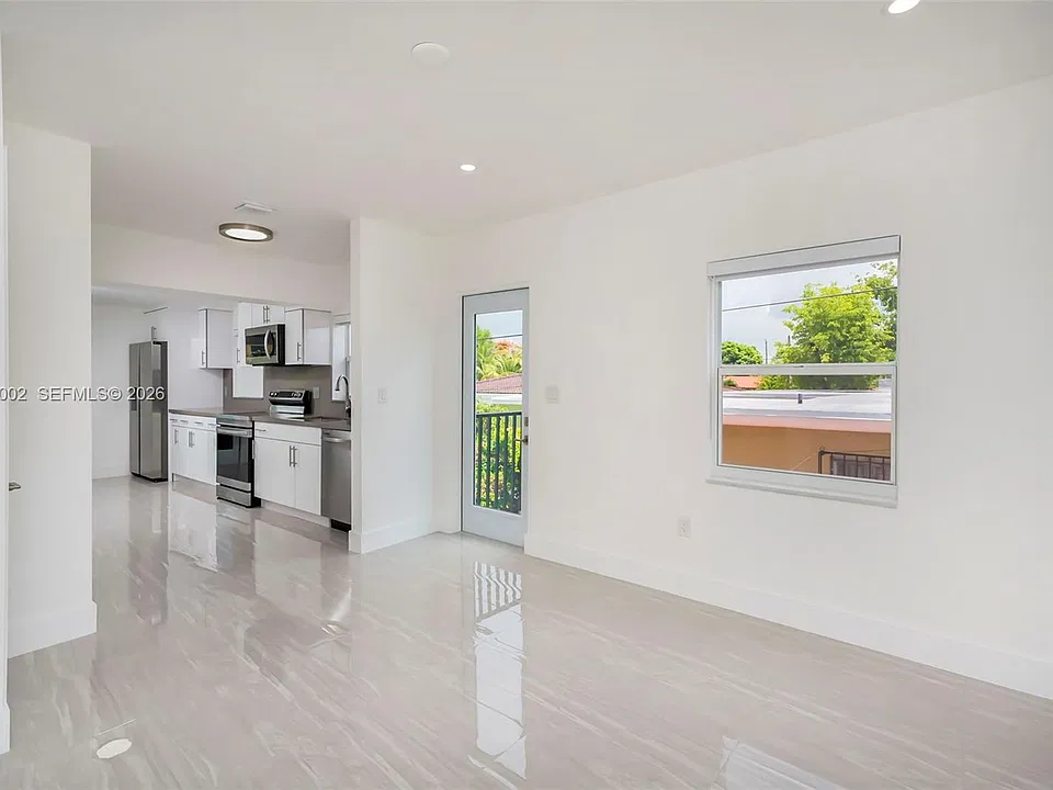 588 SW 23rd Ave #2