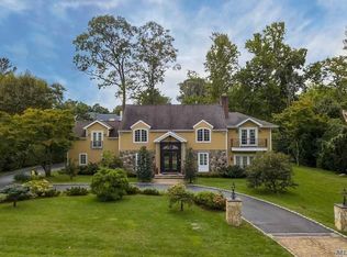 21 Broadlawn Ave, Great Neck, NY 11024