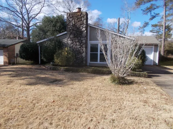 221 Pinewood Dr, Millbrook, AL 36054