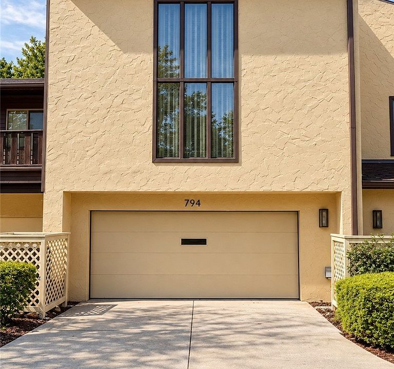 1st image of 794 Hampton Ridge Dr