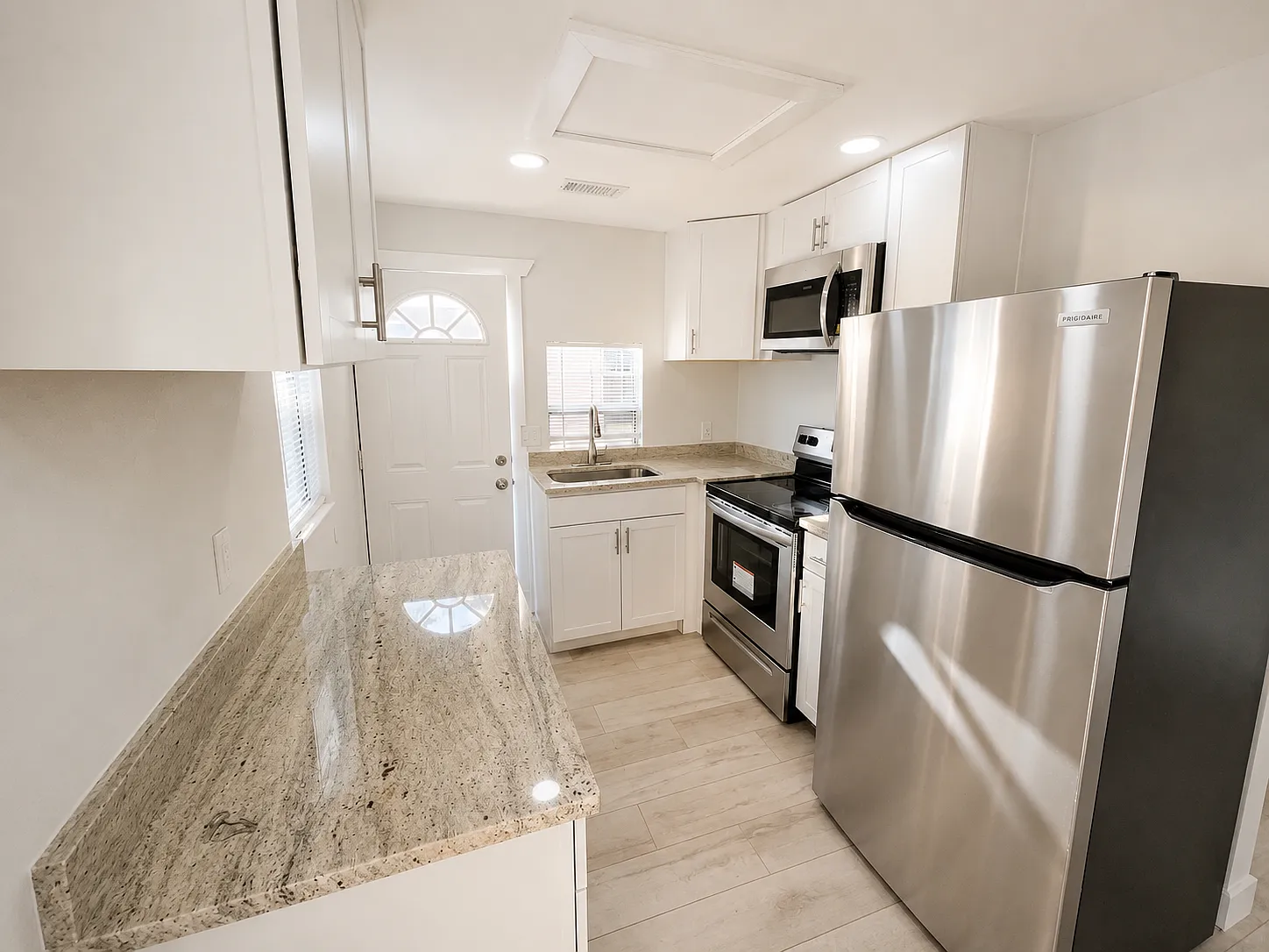 2 bed, 845 sqft, $1,895 — Photo 2