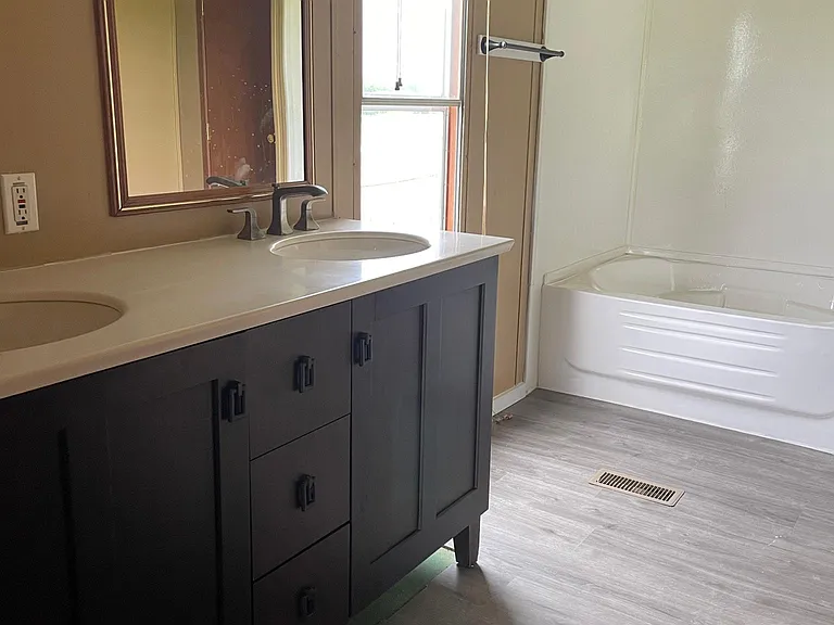 7298 N FM 148 — Photo 13