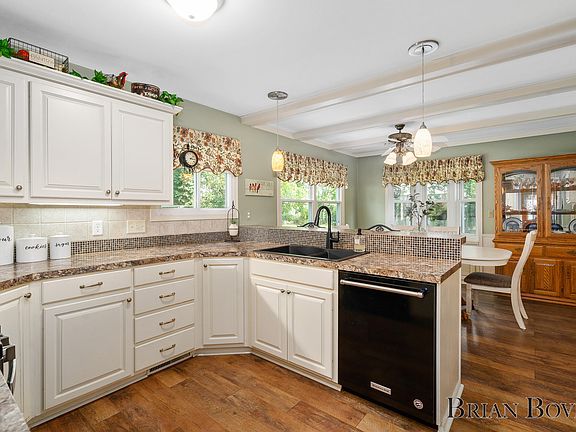 3rd image of 4536 Chandy Dr NE