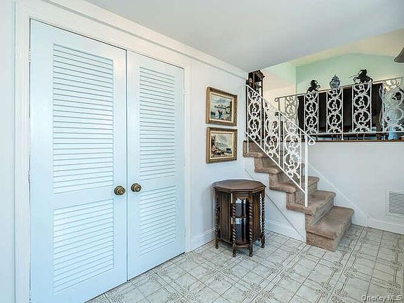 4th image of 1106 Glen Cove Avenue