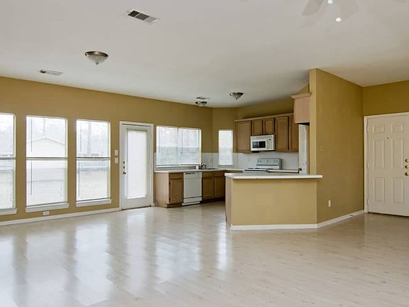 2nd image of 2411 Centurian Cir