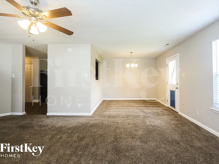 10672 Glenayr Dr — Photo 4