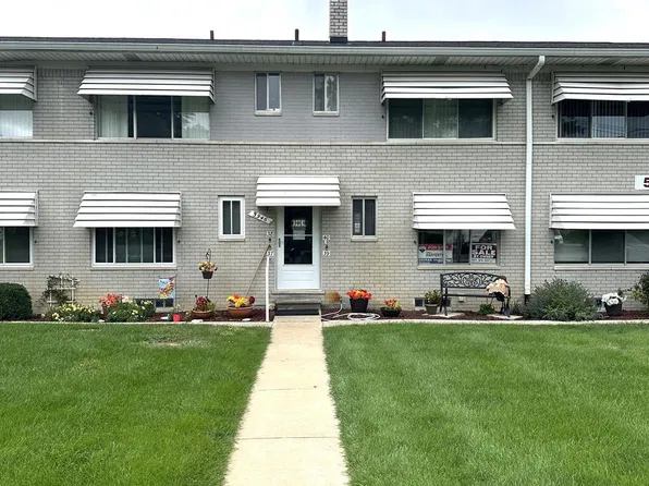 5946 Alan Dr APT 39, Brighton, MI 48116