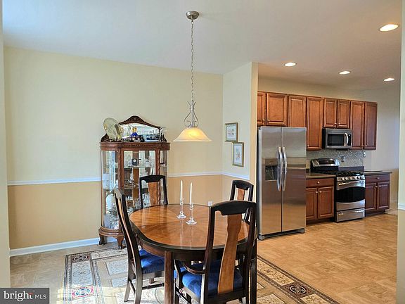 5th image of 7 Millburn Ct