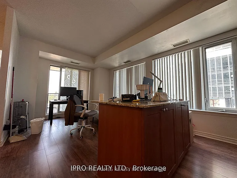 385 Prince Of Wales Dr #423 — Photo 3