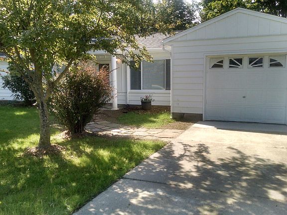 4th image of 2925 Hilltop Dr