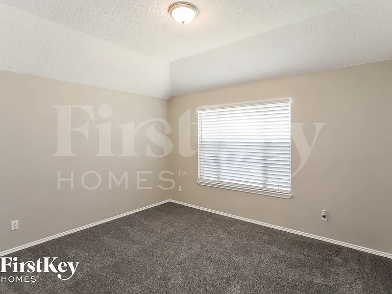 5210 Orlando Cir — Photo 12