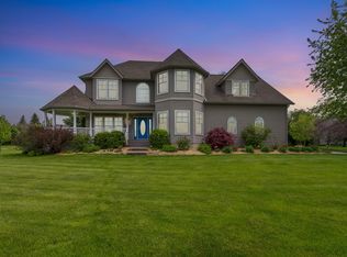 9355 Apple Crest Dr, Saline, MI 48176