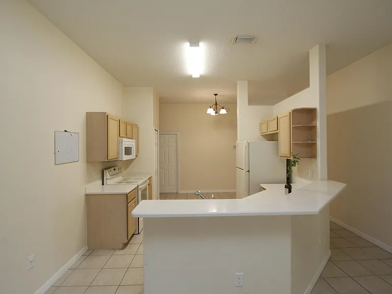 885 Tavernier Cir NE — Photo 10