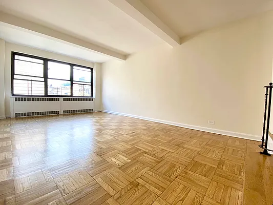 Rented by Manhattan Realty Group | media 7