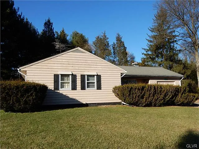 1650 Quentin Rd photo 1