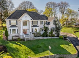 6 Baldwin Ct, Fairfield, NJ 07004