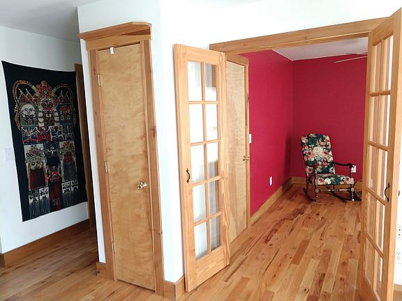 5th image of 1726 Sage Ln