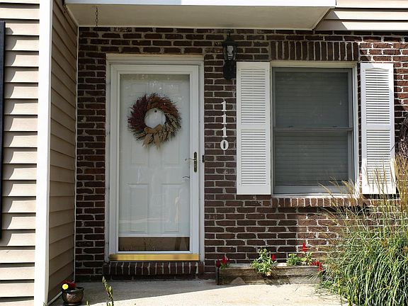 3rd image of 1110 Arlington Dr