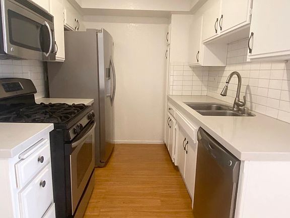 4th image of 1823 Holmby Ave APT 104