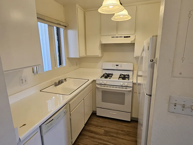 1140 Belmont Ave #7 — Photo 1