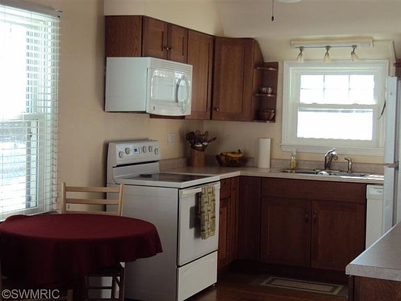 5th image of 262 W 23rd St
