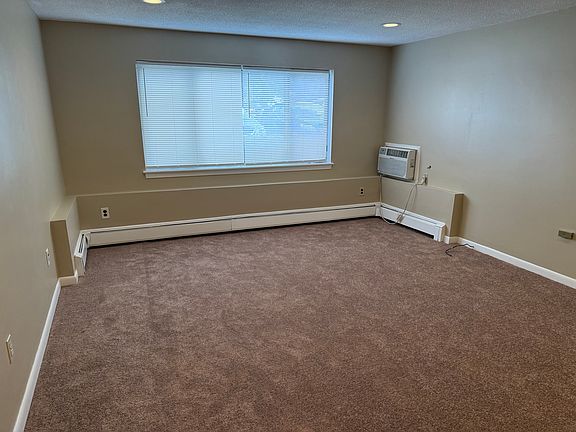 5th image of 6 Hallmark Gdns APT 4