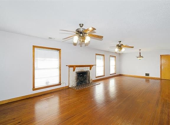 4th image of 401 Hickory St