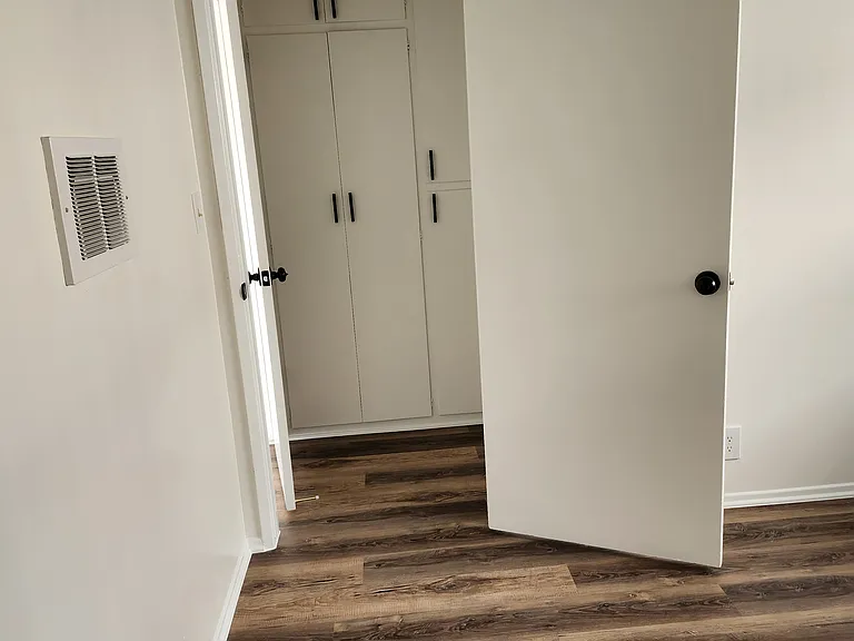 1166 Spazier Ave #1 — Photo 5