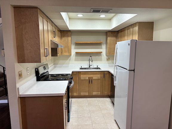 2nd image of 1182 Calle Oriente