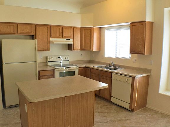 2nd image of 143 W Freddie Canyon Way