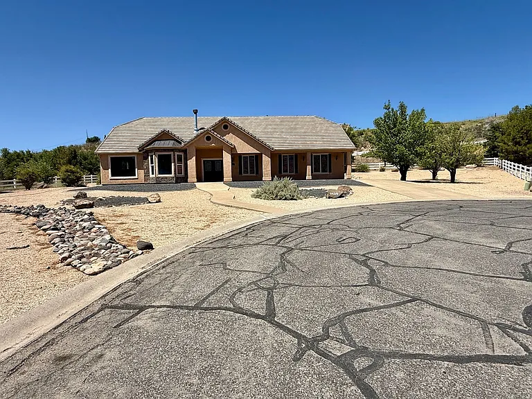 1425 S Staghorn St — Photo 3