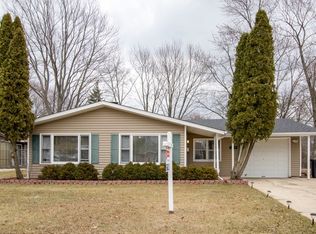 615 Lincolnwood Dr, Streamwood, IL
