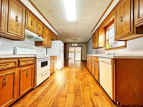 4th image of 1810 Sun Valley Dr
