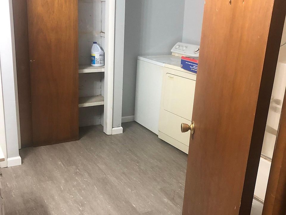 2nd image of 180 Sleepy Hollow Rd