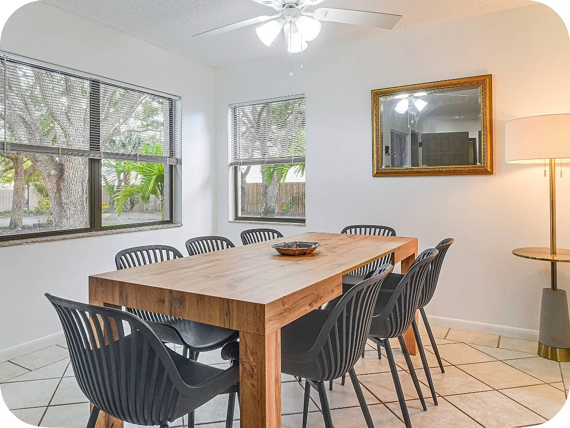 Longwood Dr, Seminole — Photo 1