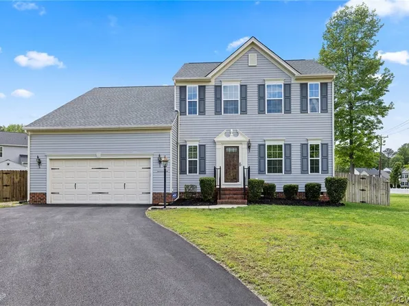 10012 Ethens Castle Dr, Chester, VA 23831