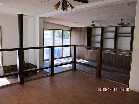 2nd image of 729 Pine Ave