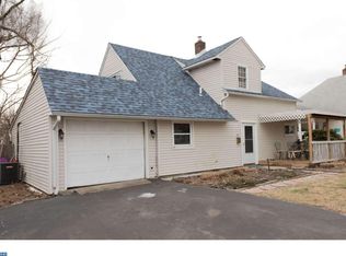 37 Azalea Ln, Levittown, PA 19055