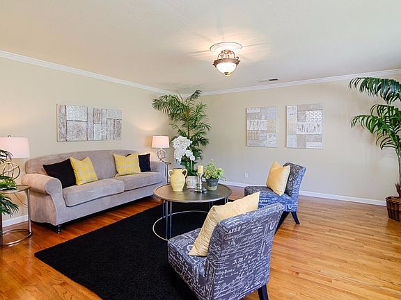 3rd image of 2729 Columbus Pl