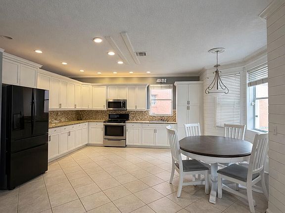 5th image of 1304 Isleworth Court